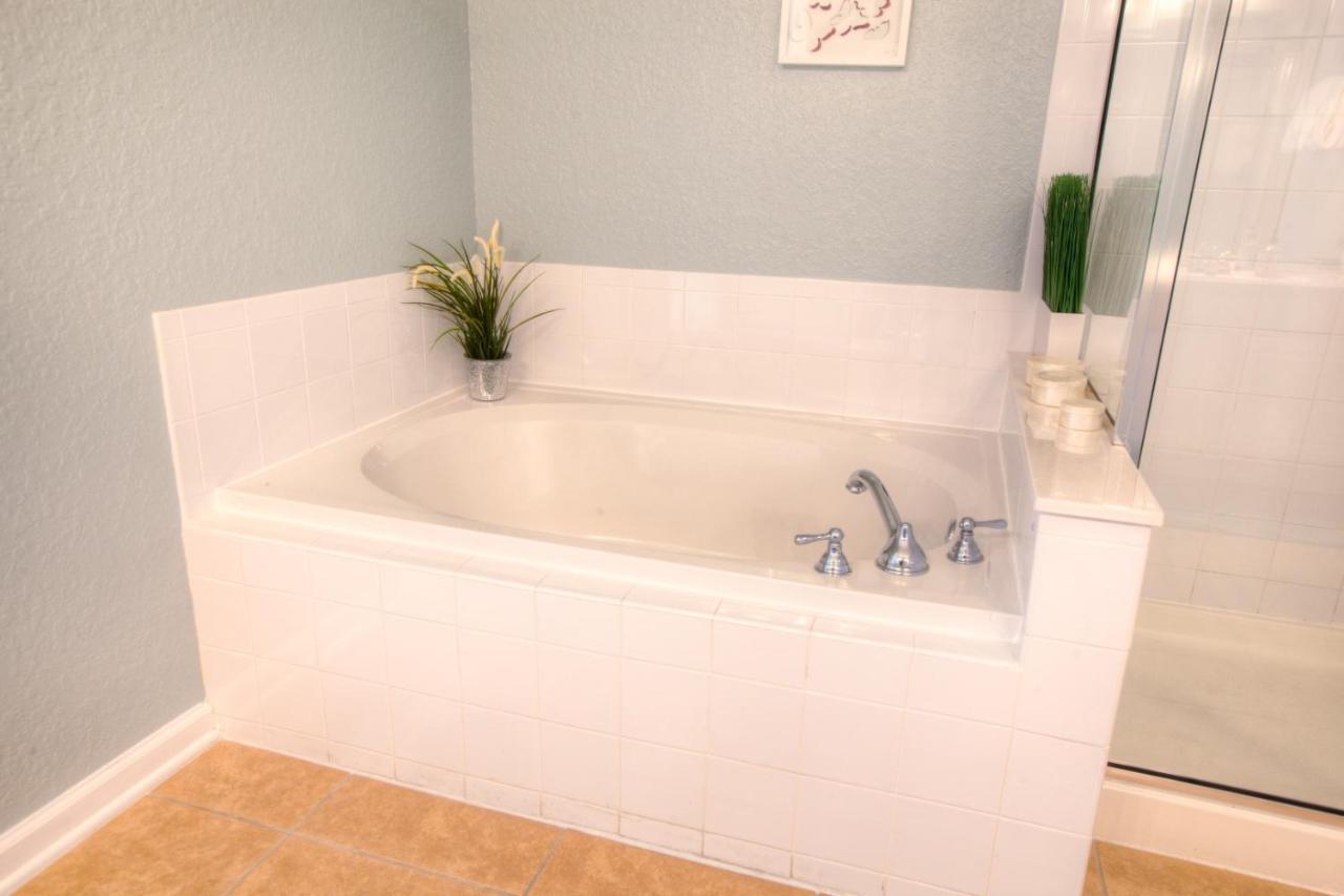 Stunning Lakeview Condo Wprivate Balcony Kissimmee Luaran gambar